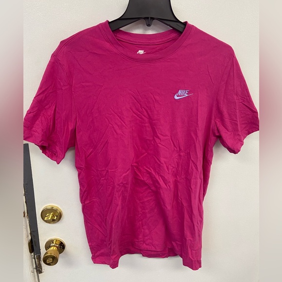 Nike Tee Womens size Medium - Picture 2 of 3